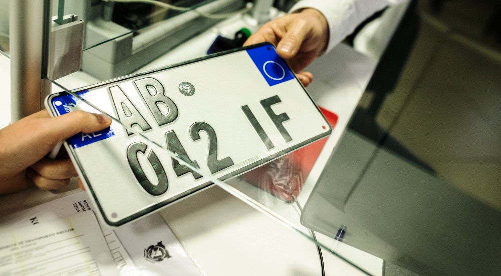 Ndryshojne targat, lejohen personalizimet me germa dhe numra